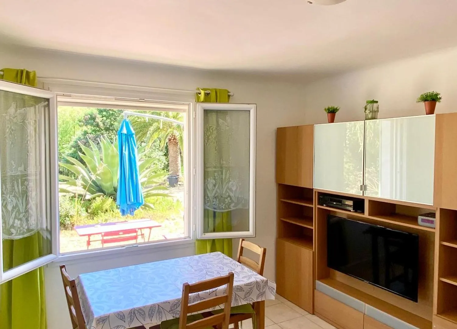 Chez Madou, T1 En Bas De Villa Et Rez De Jardin A 900M De La Mer Et Des Commerces Frejus Apartment