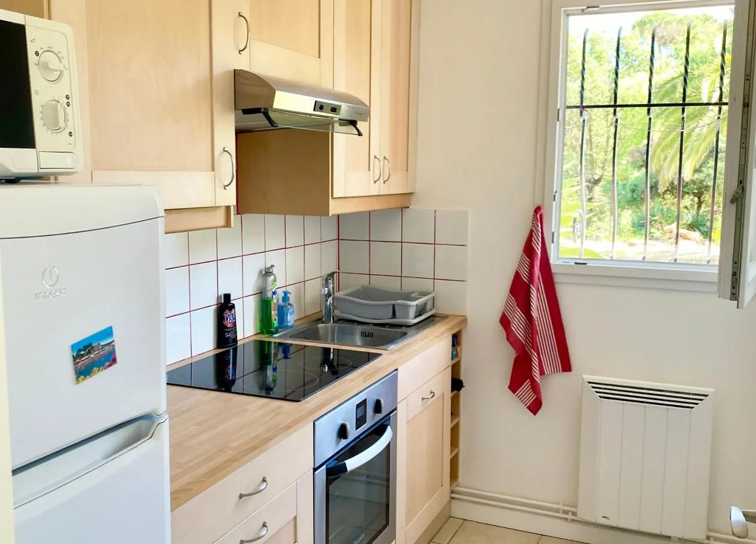 Chez Madou, T1 En Bas De Villa Et Rez De Jardin A 900M De La Mer Et Des Commerces Frejus 0*,