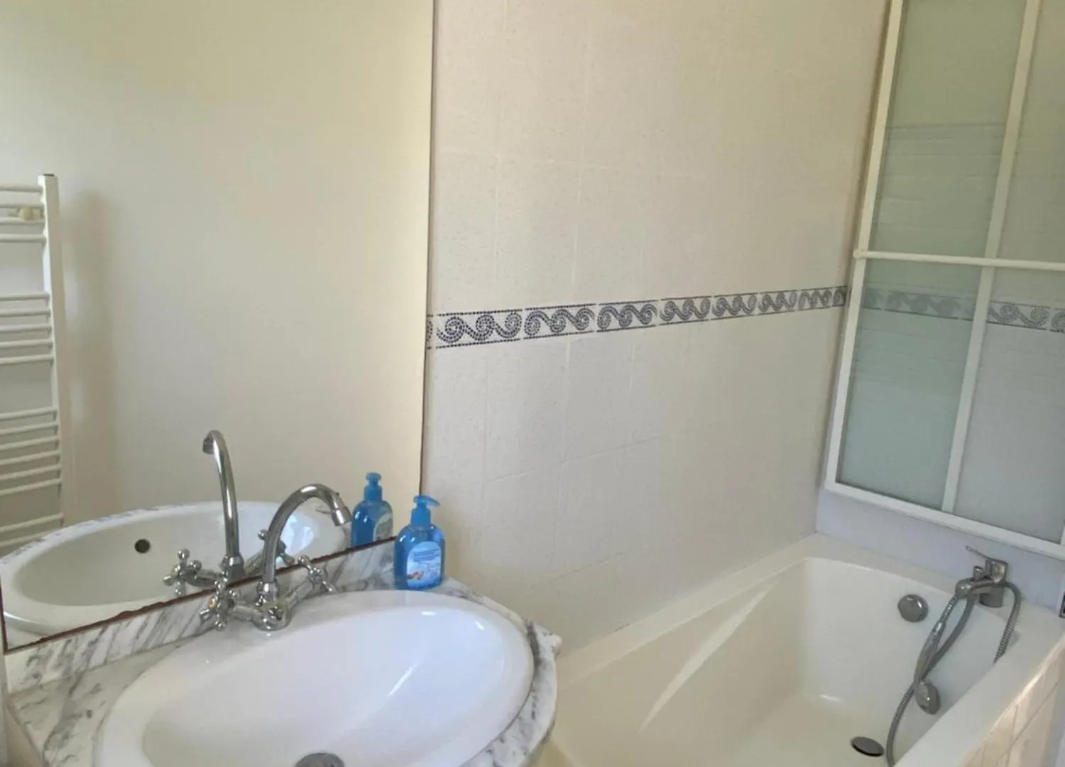 Chez Madou, T1 En Bas De Villa Et Rez De Jardin A 900M De La Mer Et Des Commerces Frejus